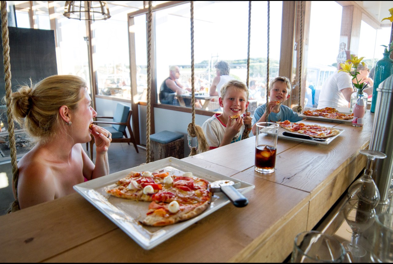 Lakens_pizza_restaurant_snacks.jpg