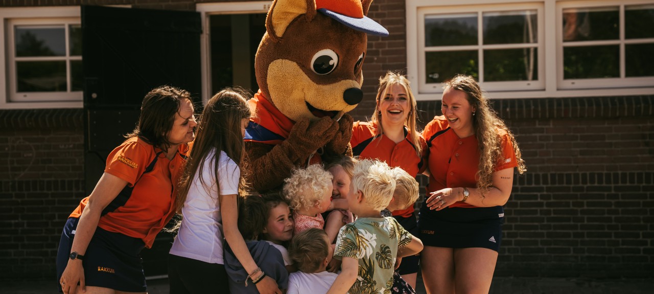 Knuffelen met Eeki.jpg