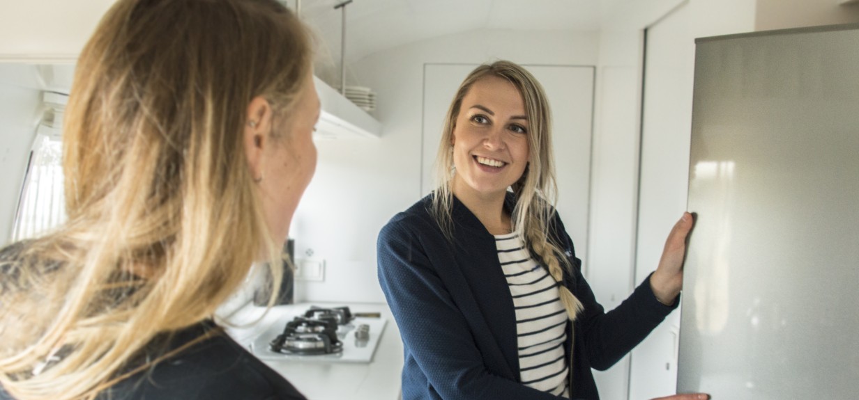 Lakens_personeel_gastvrouw3.jpg