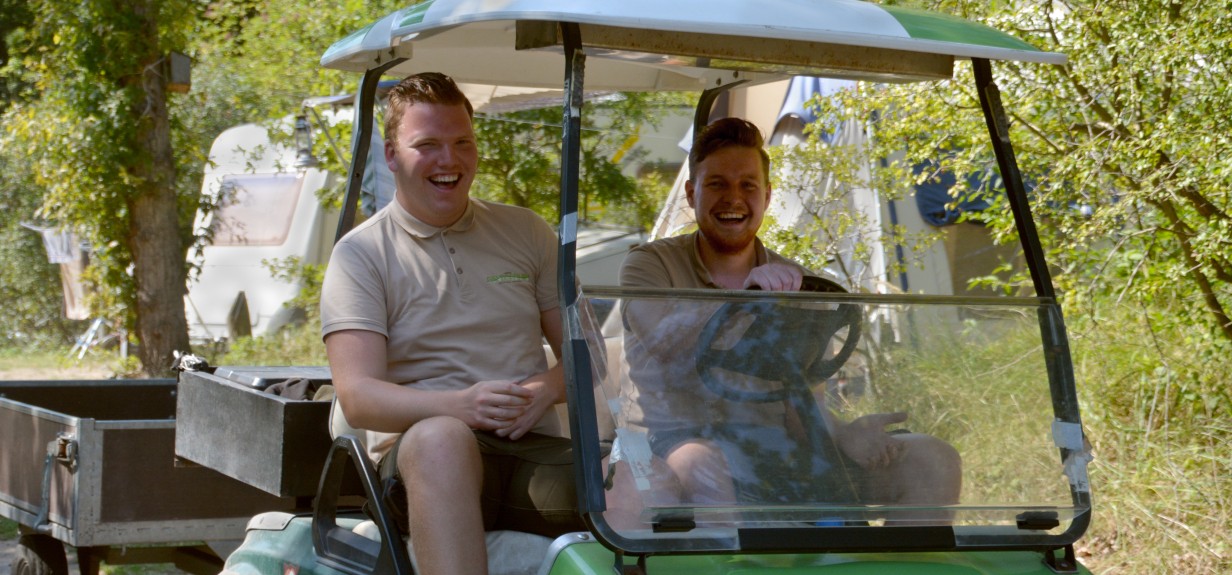 workers in Golfcar Geversduin.jpg
