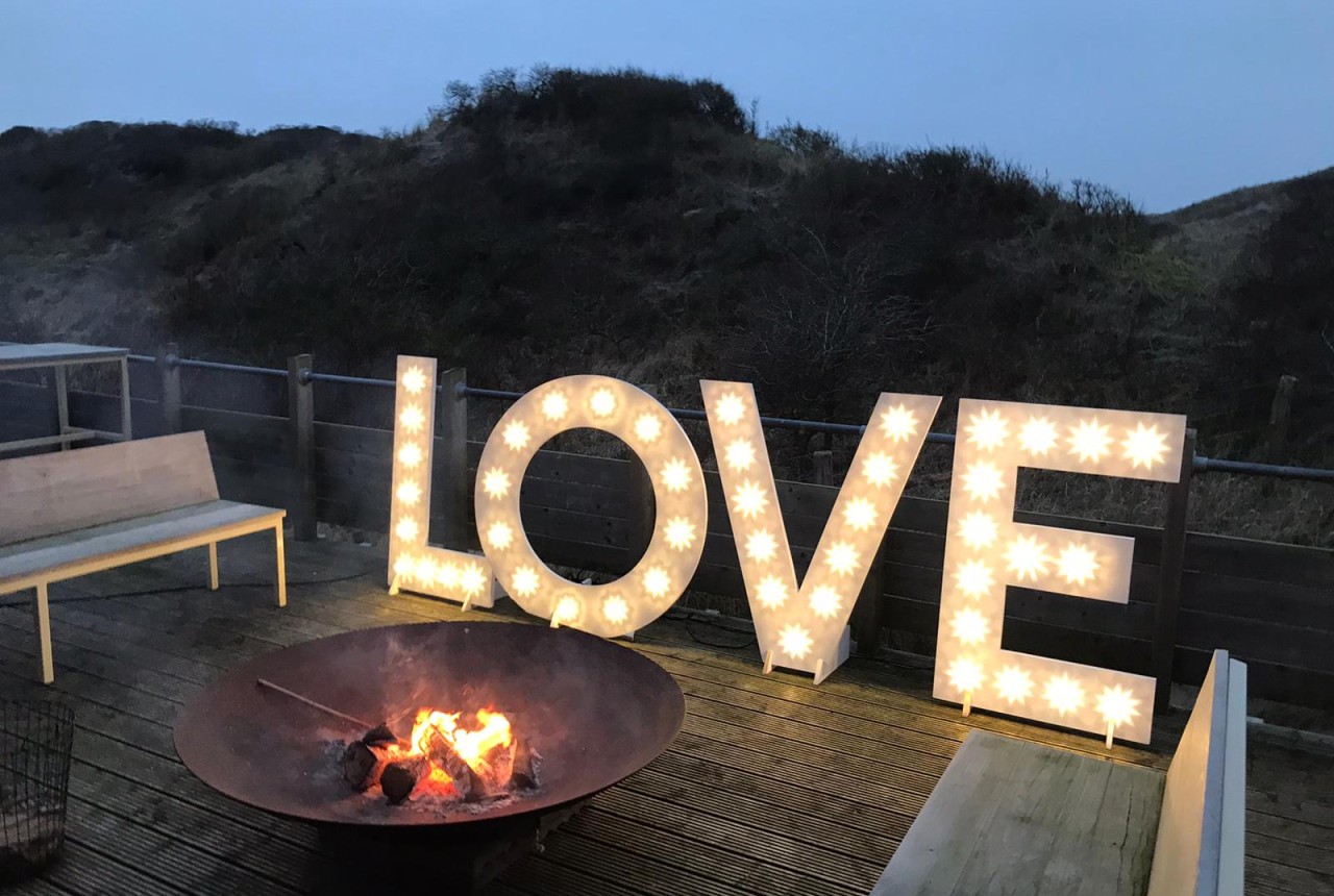 love bord buiten 3.jpg