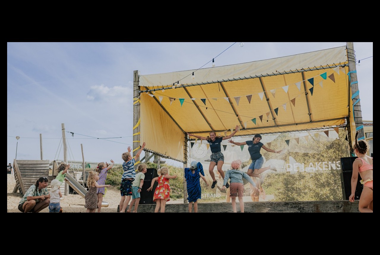 item.drieluik_photo3.images[0]