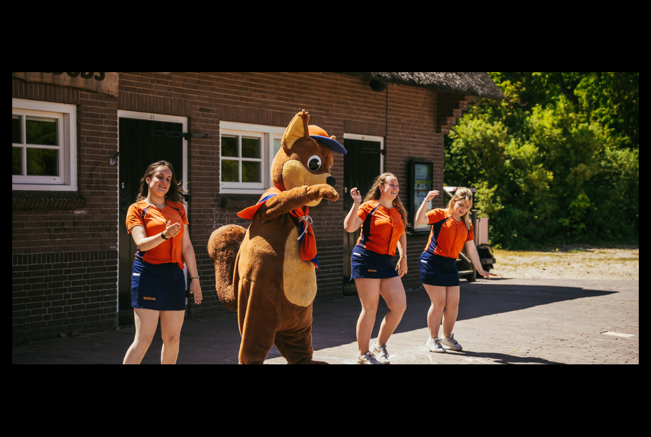 Dansen met Eeki Evy.png